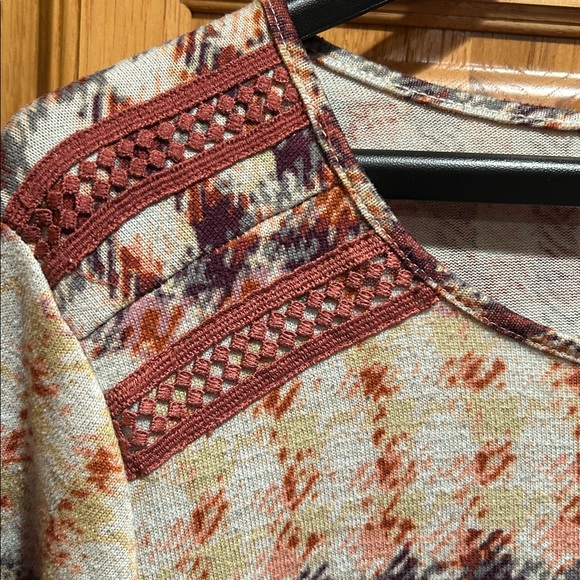 Zac and Rachel Womans 2x tunic with pretty fall flannel blend pattern. - Picture 3 of 4